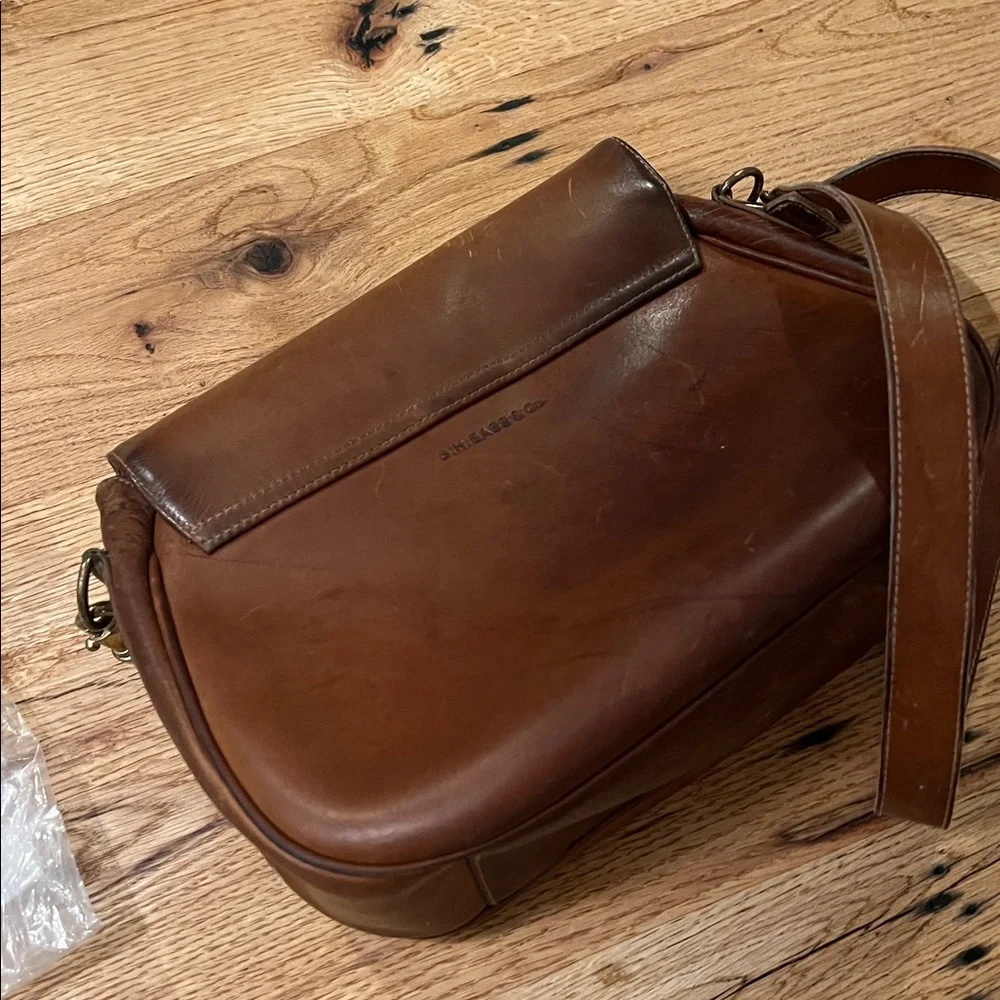 VINTAGE G.H. Bass & Co. Brown / Tan Leather & Brass Horsebit Crossbody Bag - Picture 6 of 8